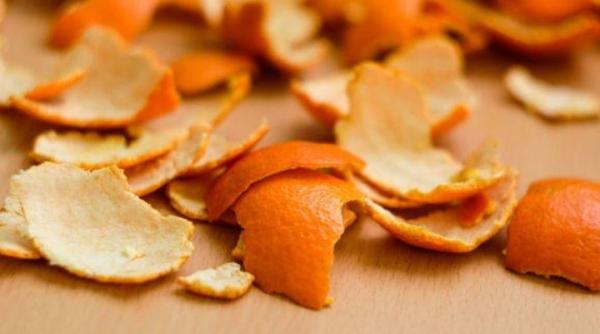 Cojile de portocală, combinate cu un alt ingredient din bucătărie, îți curăță casa rapid și ieftin