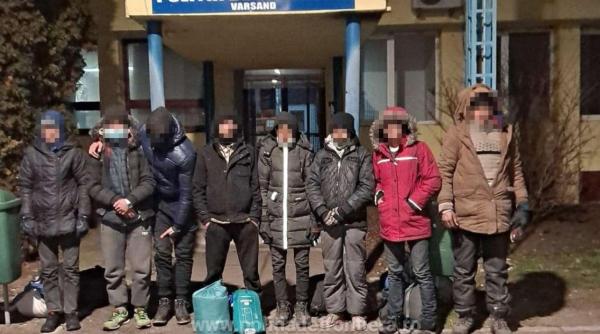TIR, condus de un bulgar, oprit în vama Vărșand. Polițiștii au găsit opt migranți, ascunși printre marfa transportată