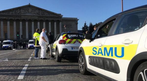 Franța. Fotograf celebru, găsit mort pe o stradă din Paris, după mai multe ore de agonie 