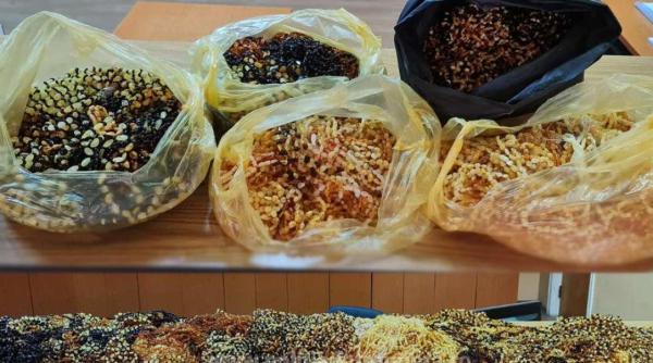 Autoturism, condus de un turc, verificat la intrarea în țară. Zeci de kilograme de chihlimbar, găsite în roata de rezervă și în portiere