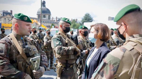 Franța este pregătită să trimită sute de militari în România