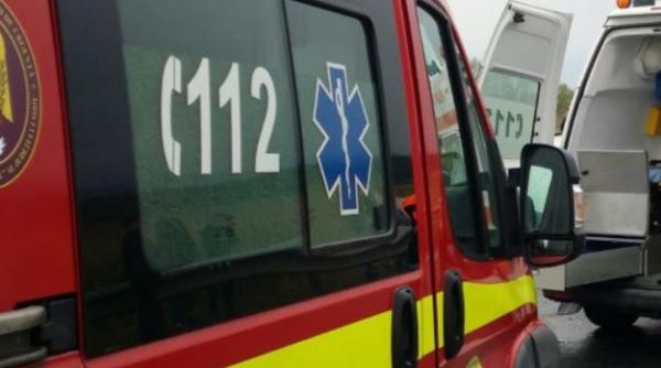 Mașină, izbită de un TIR pe autostrada A1. Trei persoane au fost rănite. O victimă, preluată de elicopterul SMURD