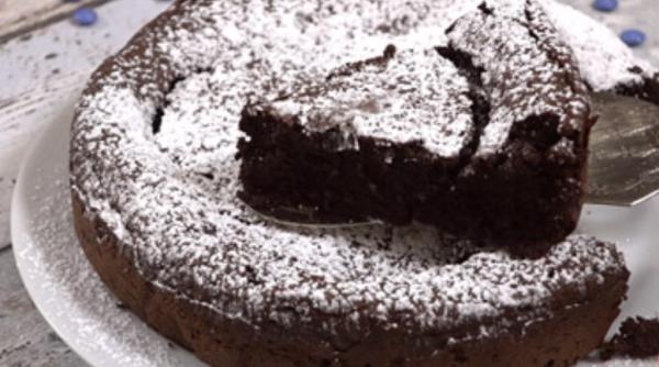 Am găsit cea mai bună prăjitură cu ciocolată, fără făină. E gata în câteva minute și ai nevoie de doar 5 ingrediente