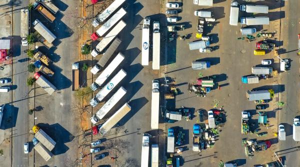 Italia. Șofer român de TIR, accidentat grav de propriul camion, într-o parcare: Tânărul se zbate între viață și moarte la spital