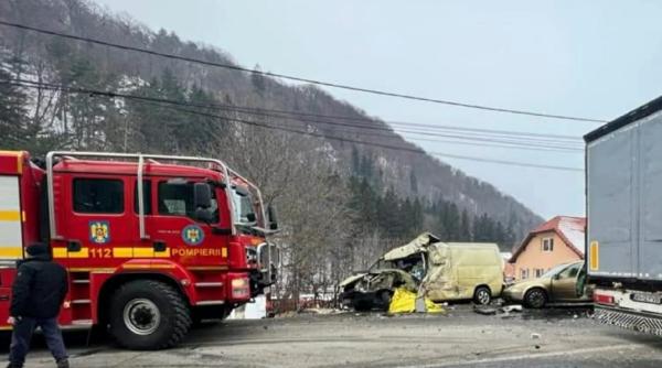 Accident teribil cu trei mașini. Unul dintre șoferii români a murit