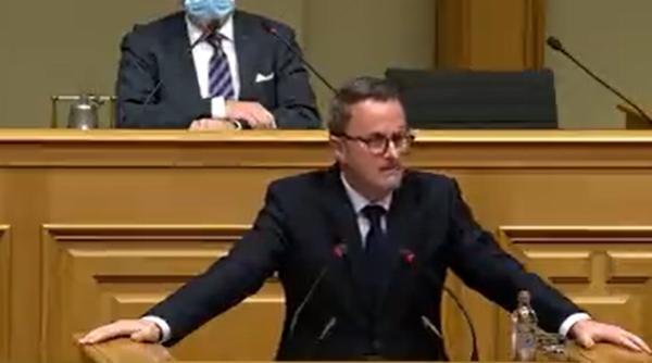 Și ei au plagiatorii lor: Premierul luxemburghez Xavier Bettel, acuzat de plagiat, renunţă la diploma obţinută în Franţa