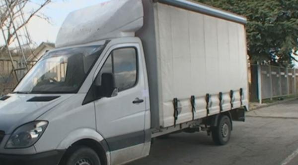 Camion abandonat, depistat de polițiștii din Bulgaria. Zeci de migranţi, unii cu simptome de asfixie, salvați de oamenii legii 