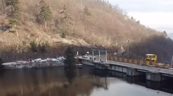 Doi români, găsiți morți pe fundul unui lac de acumulare