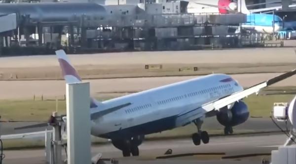 Marea Britanie. Un avion nu a reușit să aterizeze, din cauza vântului puternic. Furtuna Corrie a măturat regiuni din Europa de Nord - VIDEO