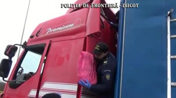 Opiu în valoare de 1,5 milioane de euro, descoperit deasupra cabinei unui camion, într-o vamă din România