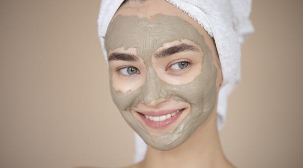 Pasează boabe de fasole și adaugă puțină apă. Trucul de frumusețe care a rămas în istorie drept cel mai bine păstrat secret al împărătesei