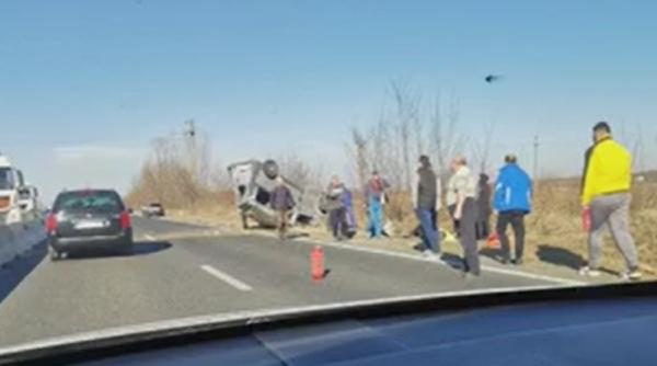 Dubă cu opt români, răsturnată pe DN 1. Șoferul era băut