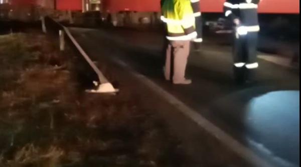 TIR, lovit în plin de un tren, care avea un singur pasager și doi mecanici