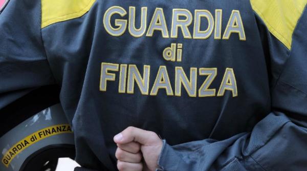 Italia. Prostituate românce violate în grup de mai mulți agenți ai Gărzii Financiare, care s-au folosit de calitatea lor oficială