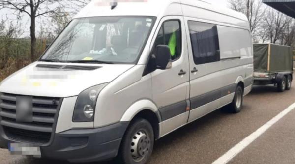 Microbuz cu îngrijitoare românce, blocat în Austria. Șoferul nu avea permisiunea să conducă