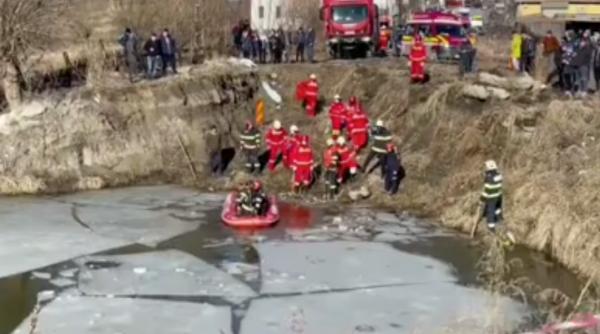 Accident cumplit în Suceava: Două persoane au murit după ce au căzut cu mașina într-un lac înghețat