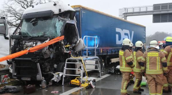 Germania. Șofer român de camion, mort pe loc, într-un grav accident rutier. Cabina tirului, zdrobită în impactul devastator
