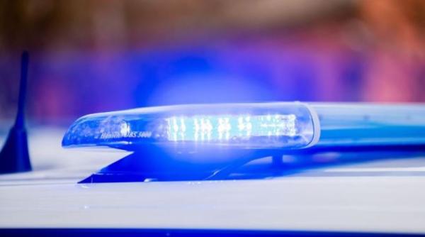 Germania. Tânără, lovită cu pumnii și picioarele de șase persoane, fiindcă nu a purtat mască în tramvai 