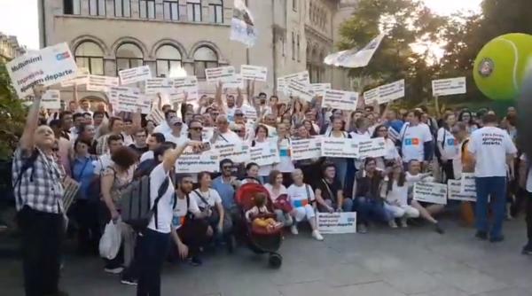 USR se revoltă și spune că nu va accepta interzicerea live-urilor în Parlament 