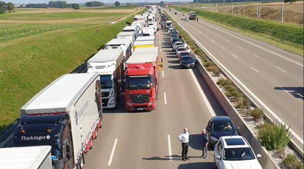 "Convoiul libertății", organizat și în Franța: Camionagii amenință că vor bloca Parisul, pe modelul din Canada