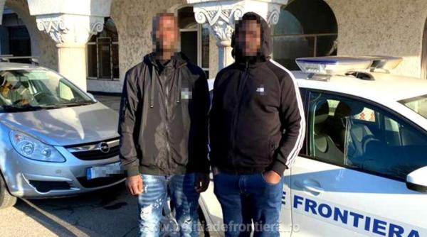 Doi bărbați au încercat să înșele vigilența polițiștilor de frontieră și s-au legitimat cu actele alor persoane  