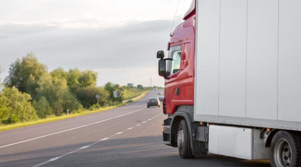 Șoferii români de TIR se întorc în țară. Hagiu, FORT: "Cei care au 45-50 de ani nu mai vor să stea pe intracomunitar. Pandemia i-a trezit la realitate"