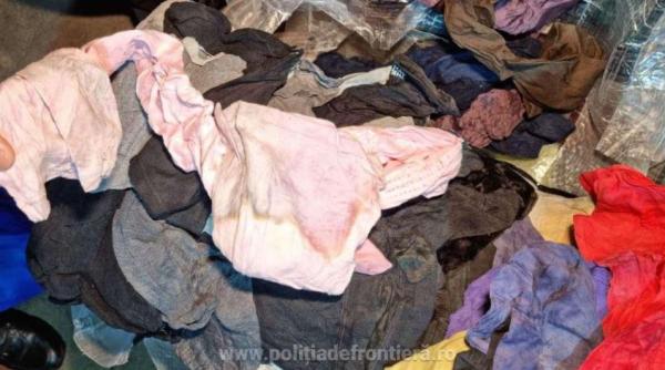Camion, cu peste 15 tone de deșeuri de haine şi încălţăminte second hand, reținut la Vama Veche