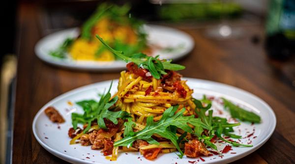 Rețetă paste cu carne tocată. O mulțime de arome îndrăznețe italiene care îți gâdilă papilele gustative