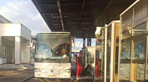 Autocar, oprit la la intrarea în țară. Un pasager a fost dat joi, după ce i-au fost verificate bagajele