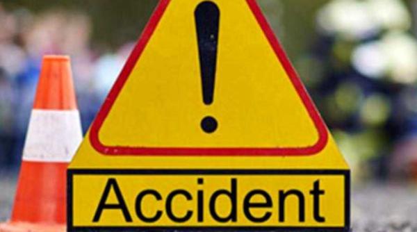 Camion, încărcat cu 24 de tone de azotat, răsturnat pe șosea pe DN 2A în Ialomița. Traficul rutier este blocat 