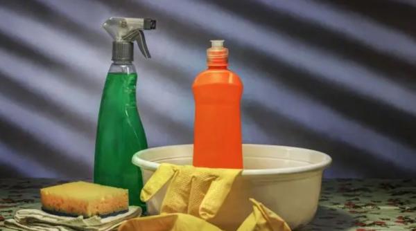 Cum să curățăm cuptorul dacă nu avem nici bicarbonat, nici oțet? Trucurile gospodinelor cu experiență