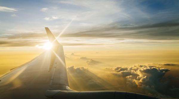 Un avion a aterizat forțat pe un teren agricol din Hunedoara