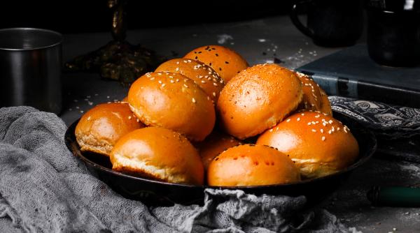 Chifle cu brânză, incomparabil de pufoase. Așa ceva nu se refuză! Se prepară rapid și se mănâncă și mai rapid