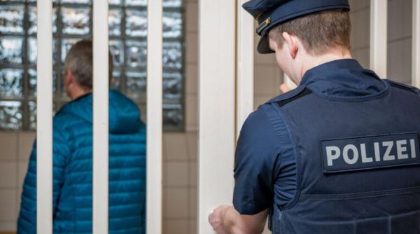 Germania. Trei români au intrat peste bătrânii care îi angajaseră, i-au bătut crunt și i-au lăsat fără avere