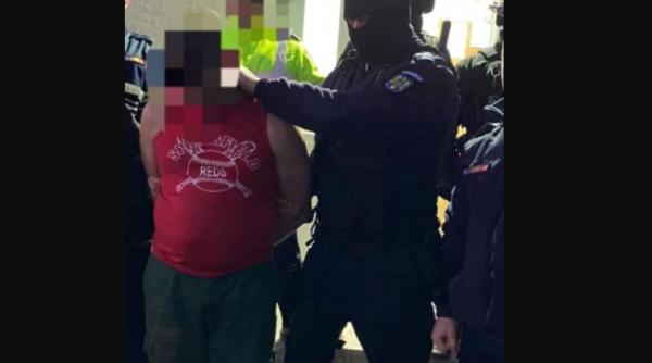 Un român și-a ucis fosta soție: A dat buzna în casa ei și le-a înjunghiat și pe mama și sora acesteia