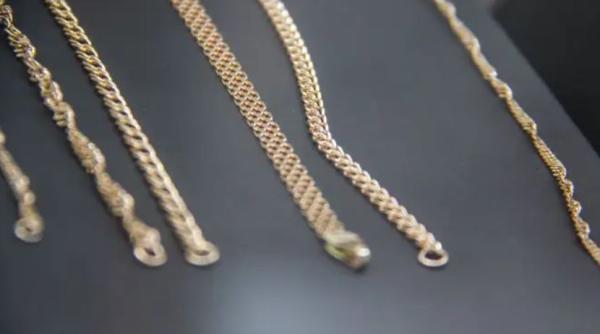 Cum redăm strălucirea bijuteriilor de aur. Avem nevoie doar de două ingrediente și vor fi ca noi