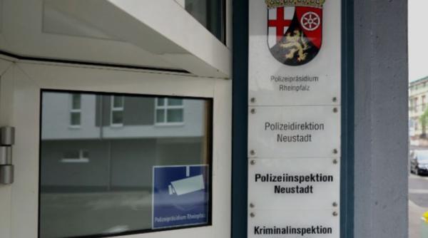 Germania. Doi hoți români de buzunare au golit cardul unei femei, după ce i-au sustras portofelul