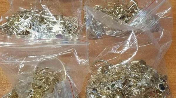 Româncă, dată jos de polițiștii bulgari din autocar. Era blindată cu aur