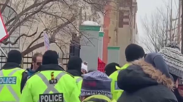 Protestele camionagiilor în Canada: Intervenţia forţelor de ordine este "iminentă" (poliţia)