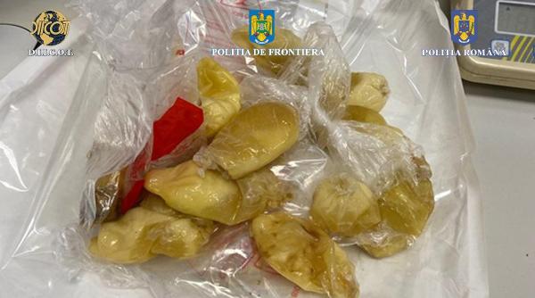 O femeie care a înghițit un kilogram de droguri, prinsă pe Aeroportul Otopeni