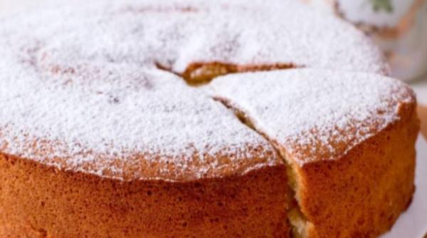 Cel mai simplu și pufos chec de post. Fără lapte și fără ouă. Gata într-o clipa, cu doar 170 de calorii