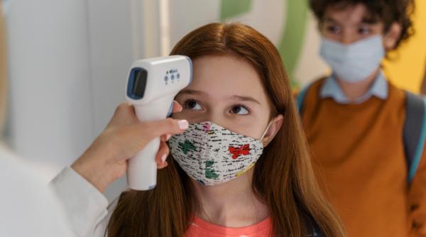 Efect neașteptat al pandemiei: numeroși părinți refuză să-și vaccineze copiii cu vaccinurile obișnuite