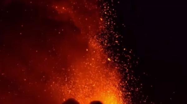 Italia. Aeroportul din Catania, închis din cauza erupției vulcanului Etna