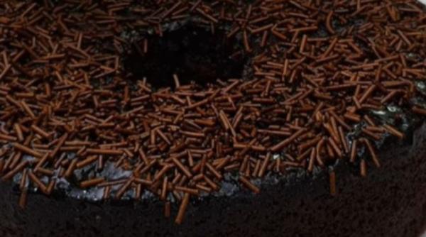 Chec de ciocolată. Un desert magic, cu o aromă inedită. Are un singur neajuns: se termină repede de pe masă