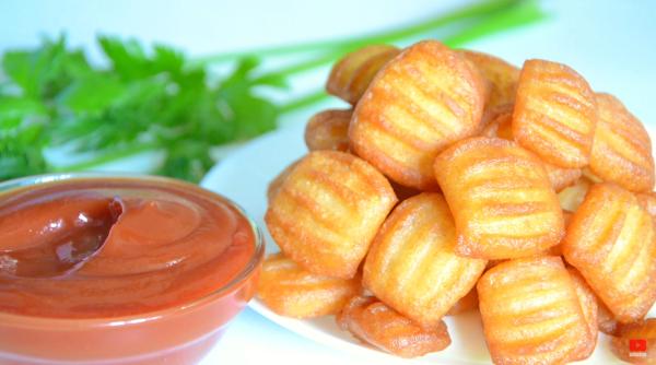 Pernuțe de cartofi prăjite în ulei de arahide. Sunt atât de bune, încât vei mai cere o porție