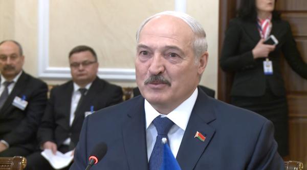 Preşedintele belarus Aleksandr Lukaşenko, aliat apropiat al Moscovei, a confirmat că intenționează să cumpere armament din Rusia