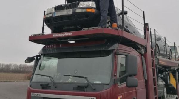 Ungaria. Șofer român de camion, luat la întrebări de polițiștii maghiar, după ce au văzut ce transporta pe o platformă