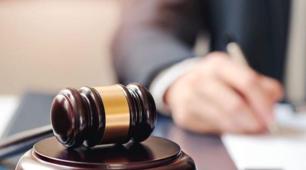 Ungaria. Doi români, care se prezentau drept italieni și danezi, au deschis zeci de conturi bancare pentru spălare de bani