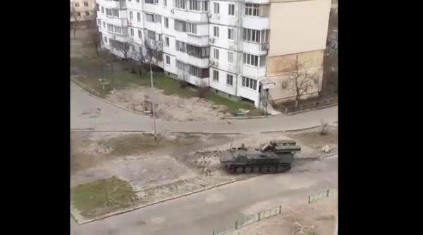 Armata rusă a intrat în Kiev. Autoritățile ucrainene, apel la populație: "Nu ieșiți din casă!"