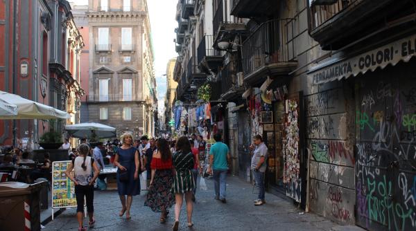 Italia. Două spargeri în aceeași seară într-un cartier din Napoli. Unul dintre hoți este de naționalitate română